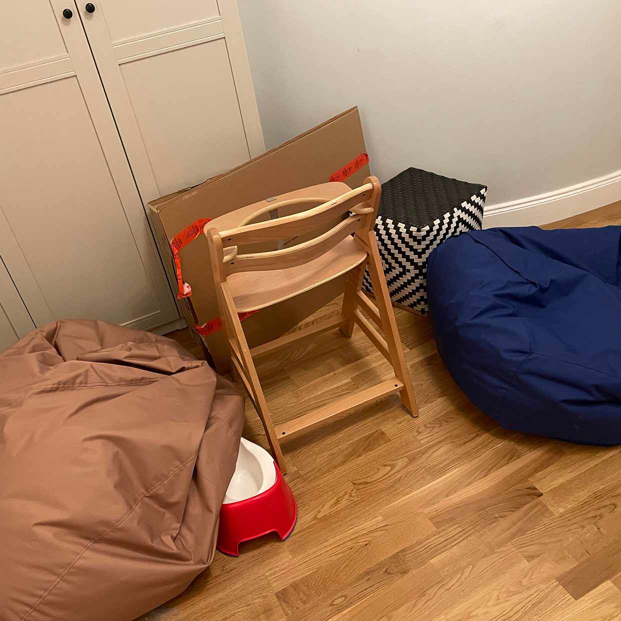image of Slänga trasiga grejer - Stockholm
