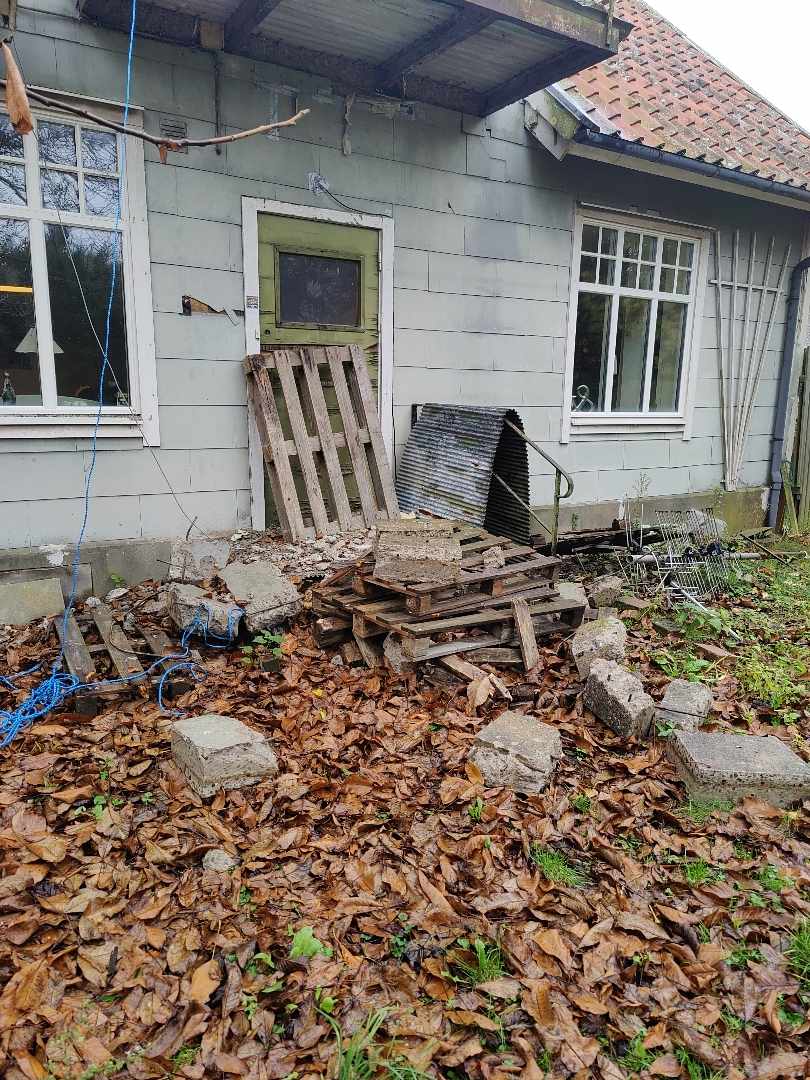 image of Betongklumpar träpall mm - Ängelholm