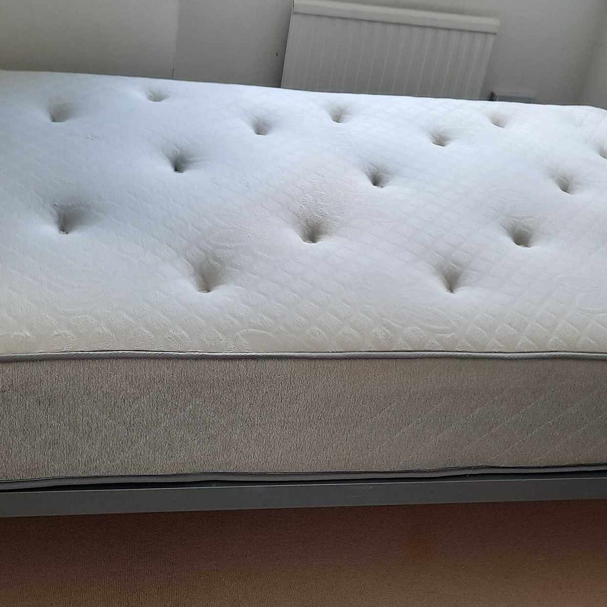 Free double bed London Tiptapp