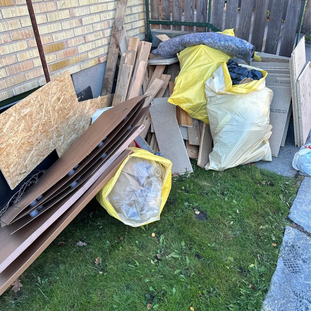 image of Bortforsling av skräp - Spånga