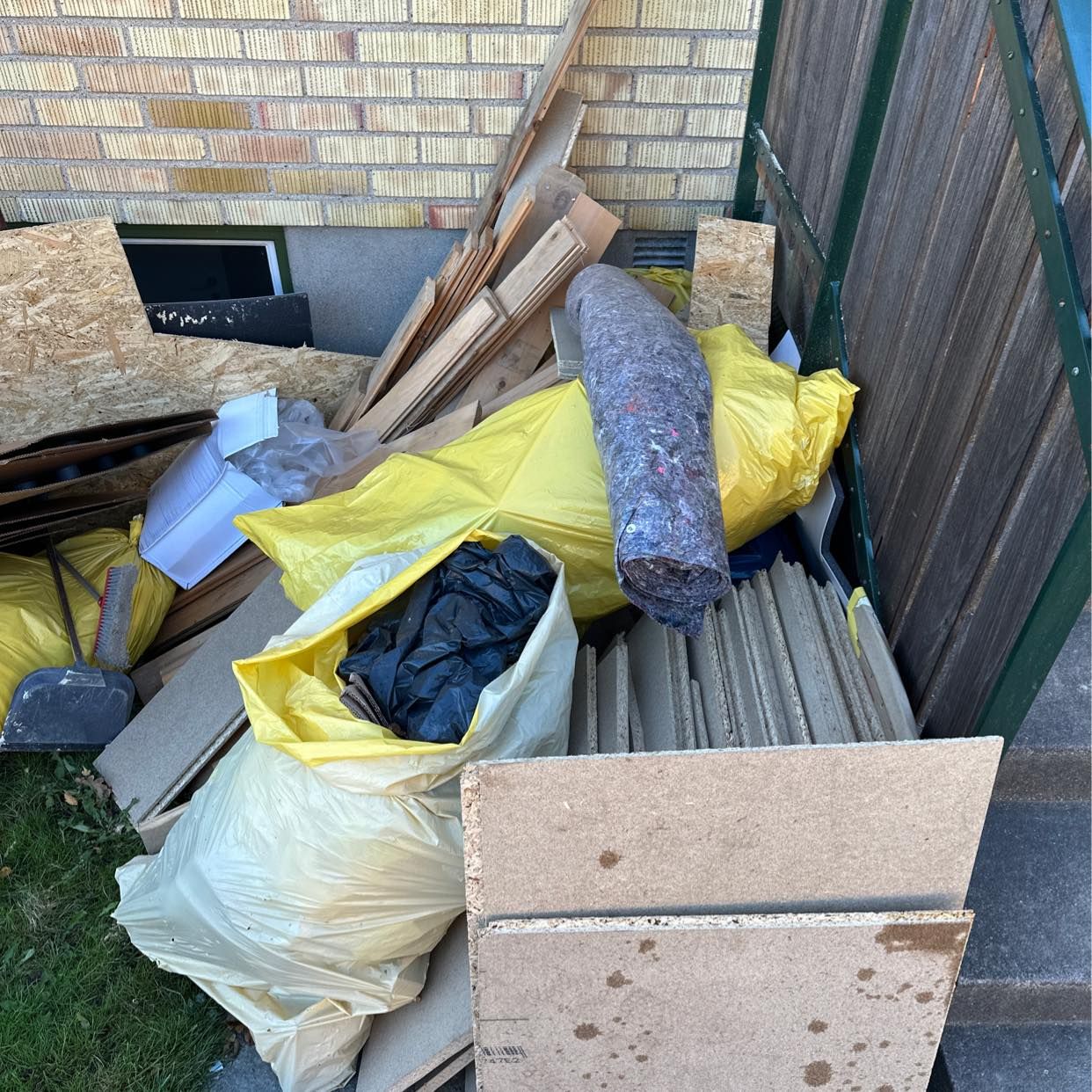 image of Bortforsling av skräp - Spånga