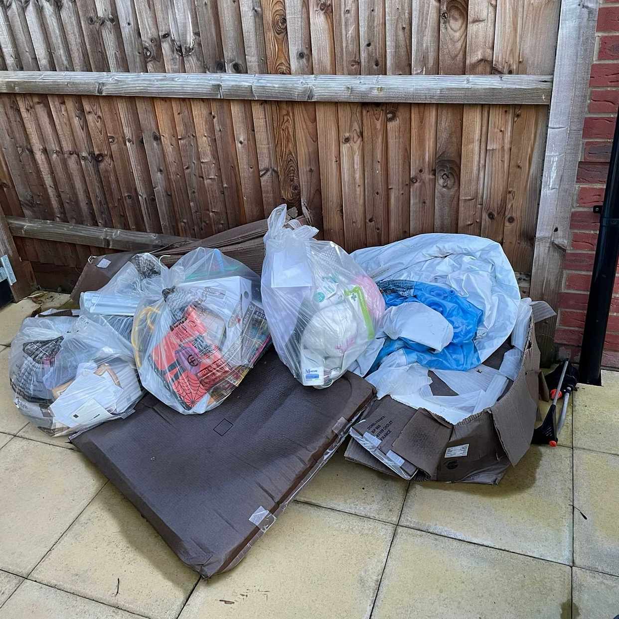 Collect all rubbish Borehamwood Tiptapp