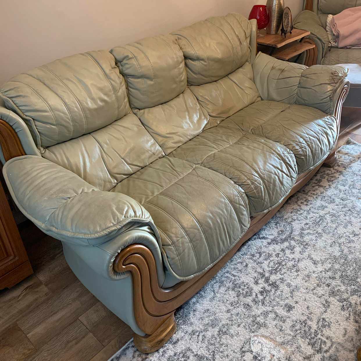 Remove old sofas to tip Ealing Tiptapp
