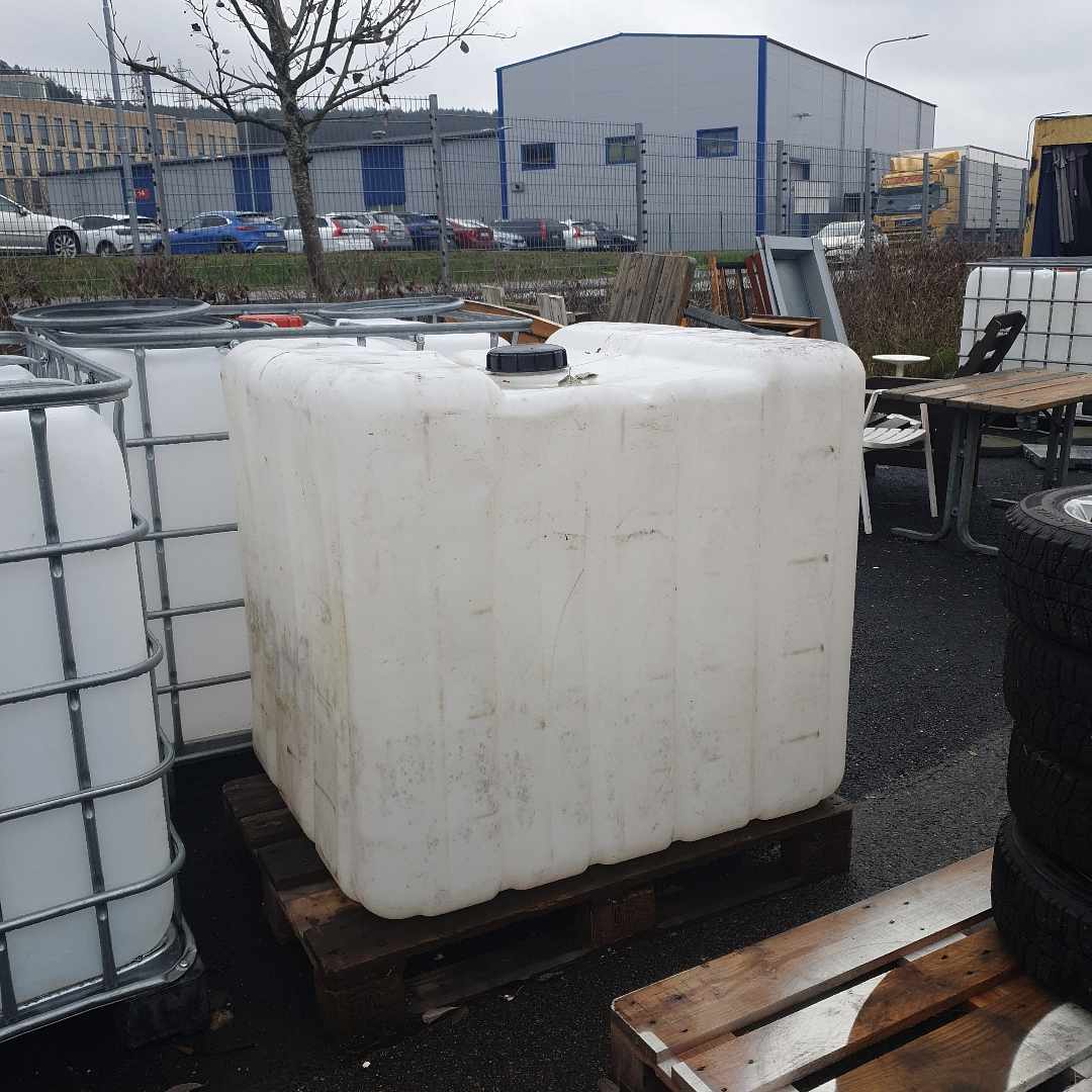 Empty water tank Tiptapp