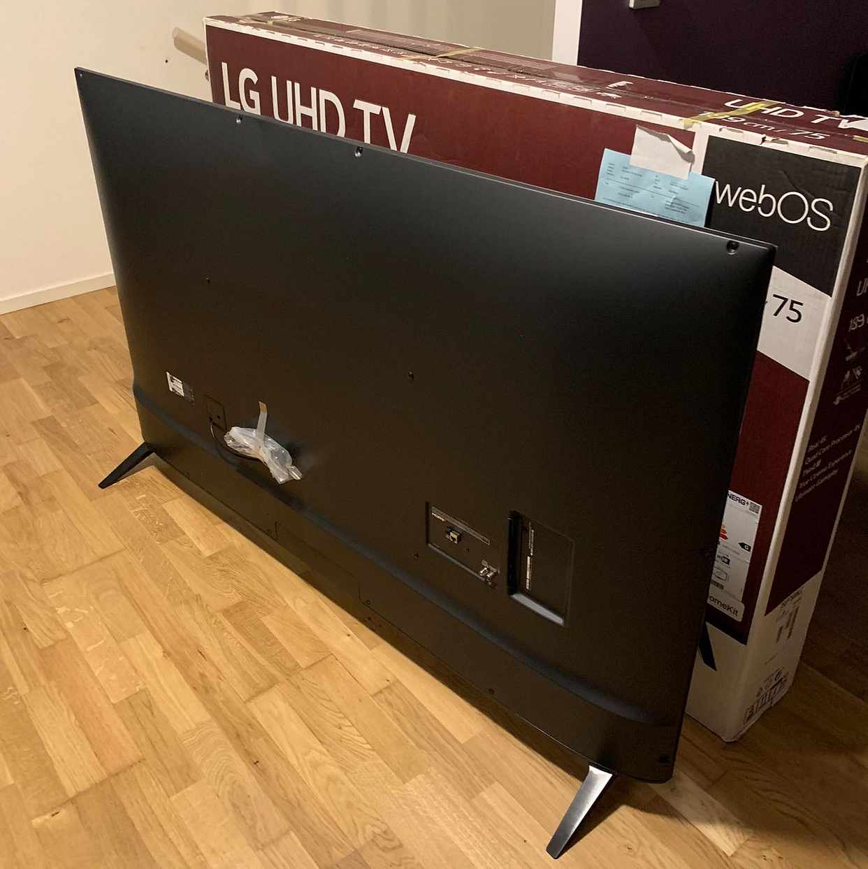 image of Trasig tv 75” - Upplands Väsby