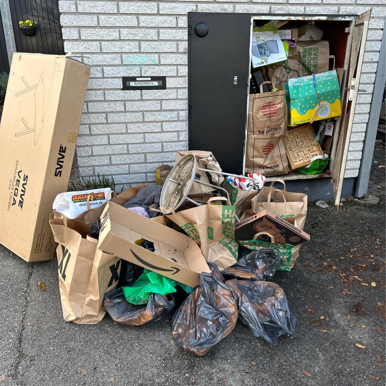 image of Cardboard and mix - Ekerö
