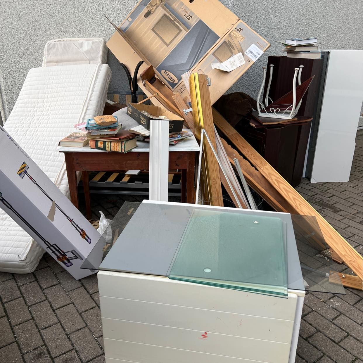 image of need help remove garbage - Borås
