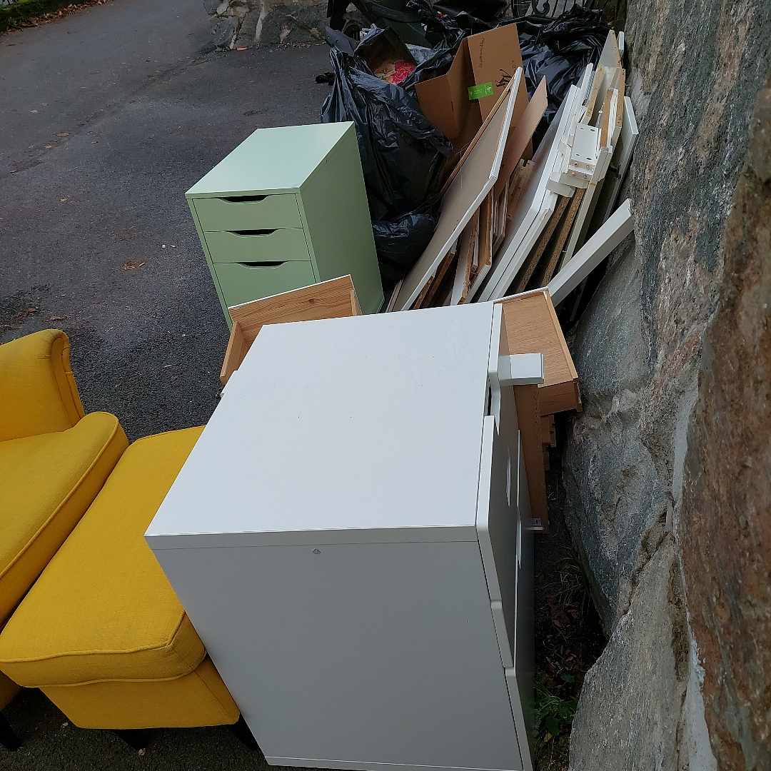 image of Möbler, trä + utrensat - Göteborg