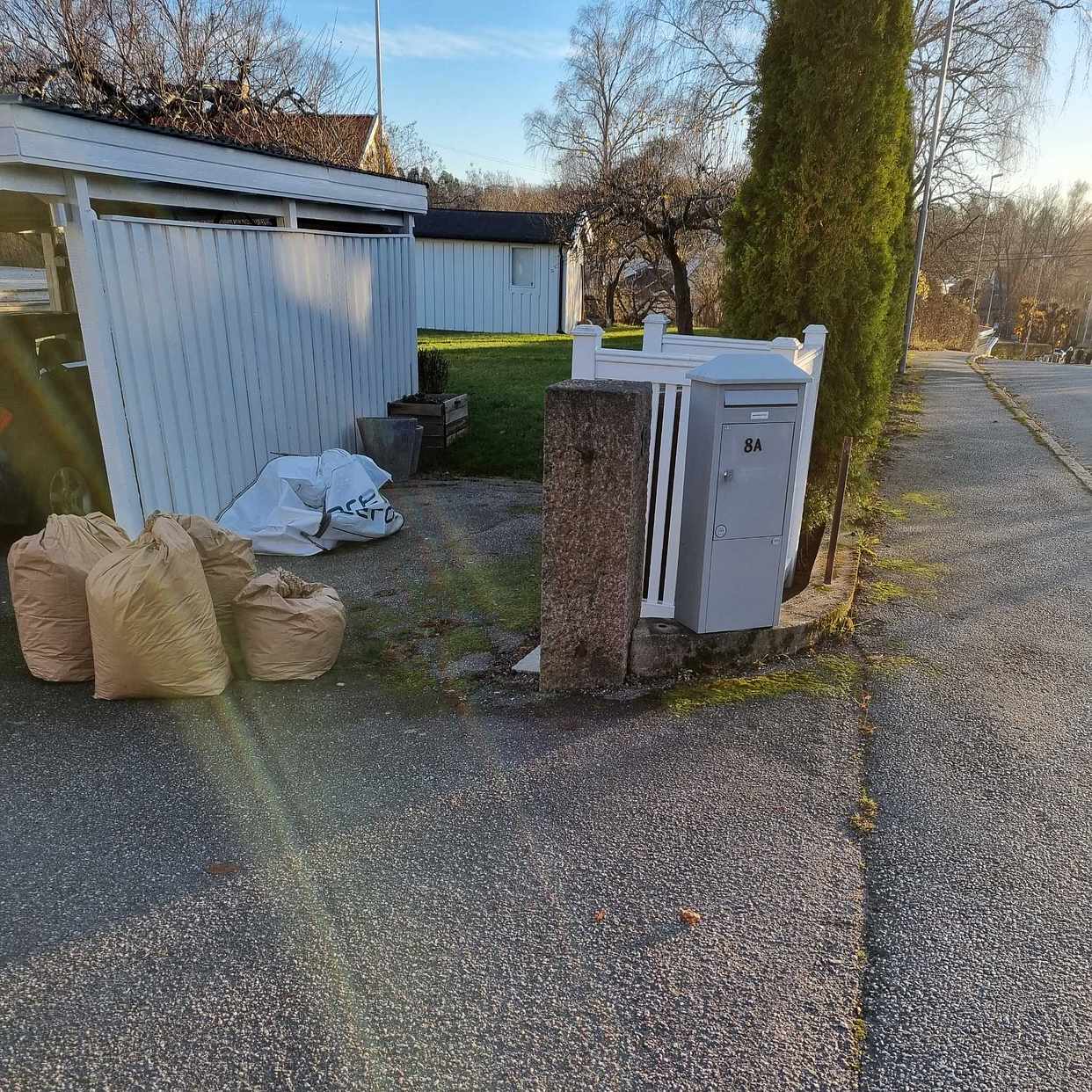 image of 4 lätta säckar löv - Danderyd