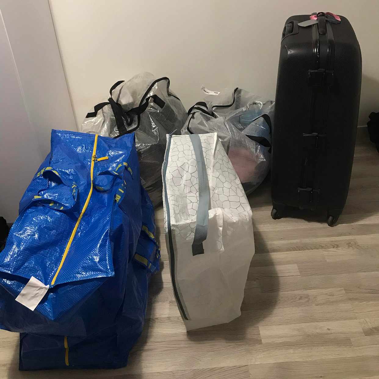 image of 1bicycle,1suitcase,5bags - 