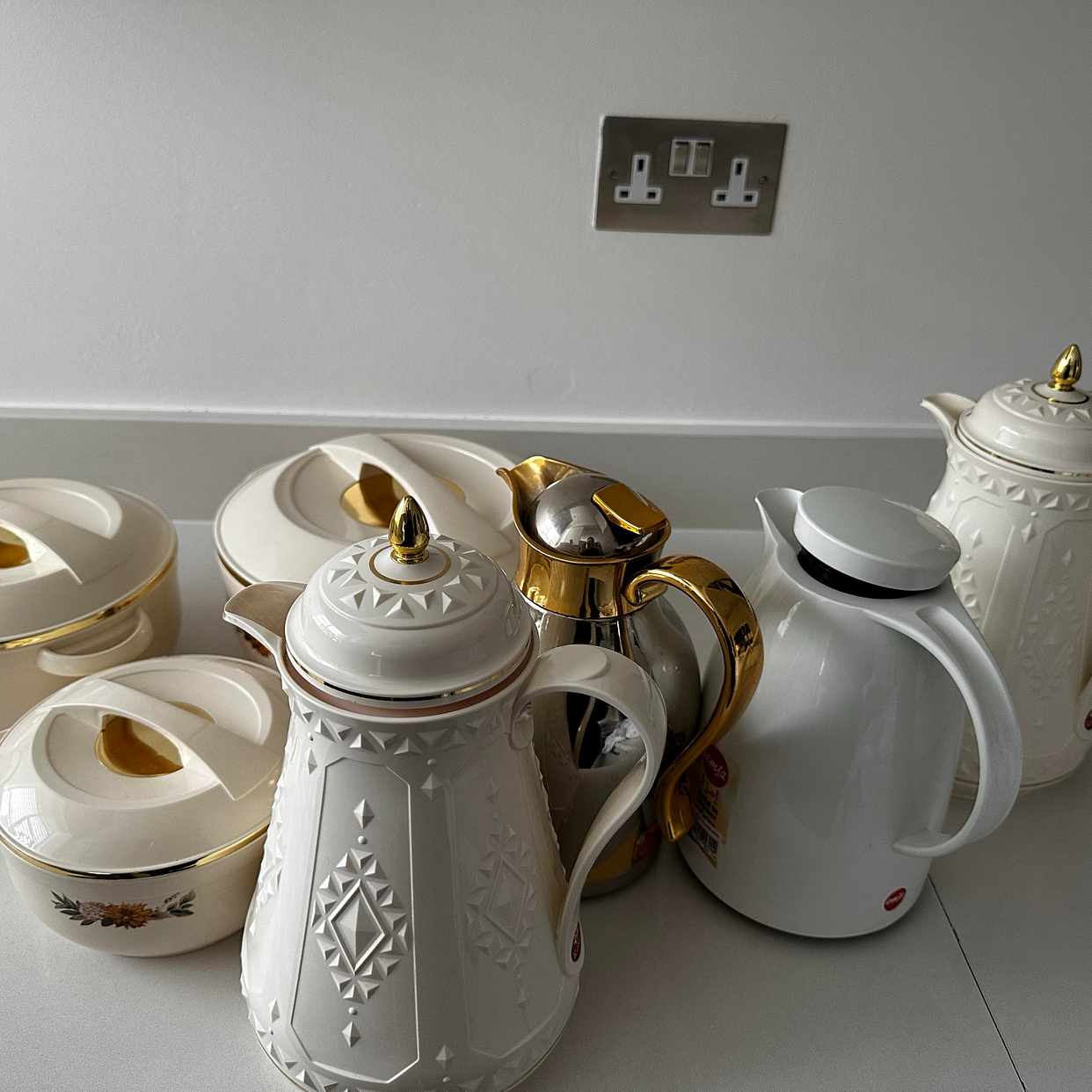 image of Kettles & tea cups - London