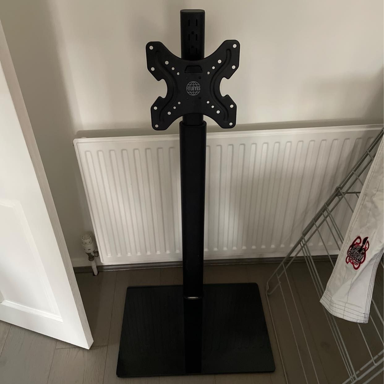 TV VESA stand London Tiptapp