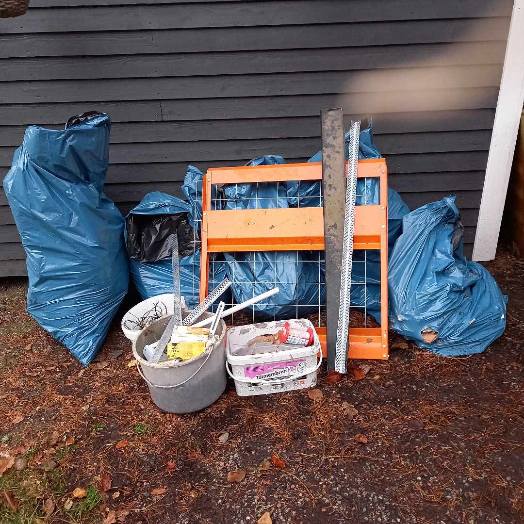 image of Byggavfall i plastsäckar - Huddinge