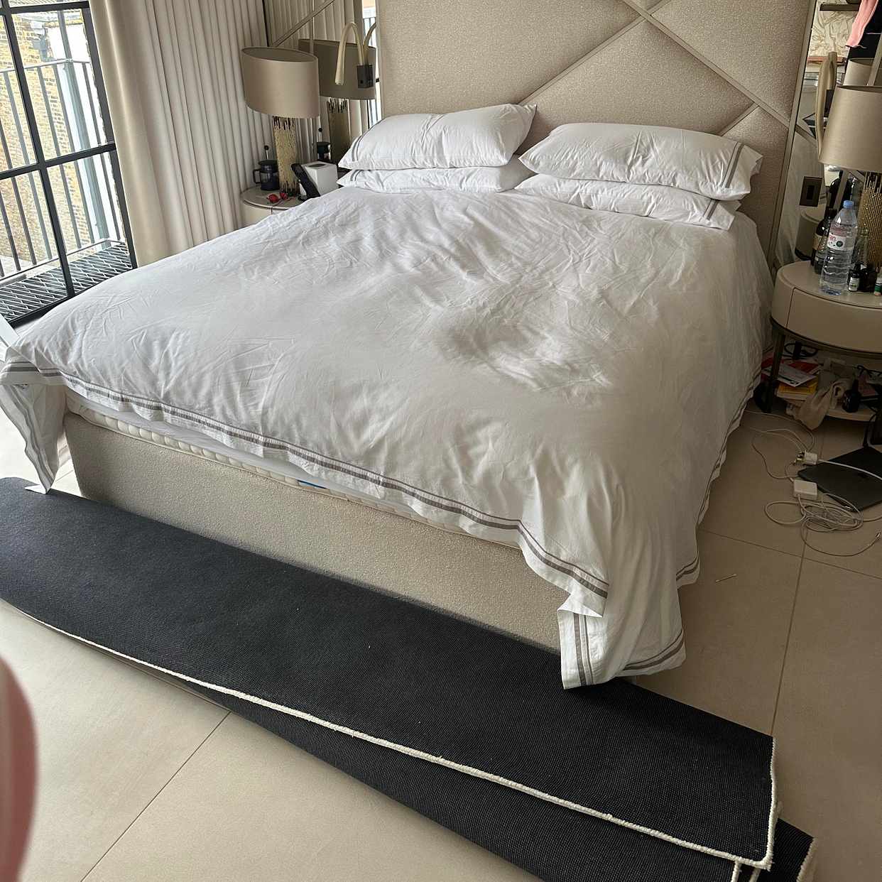 Put carpet under the bed Tiptapp