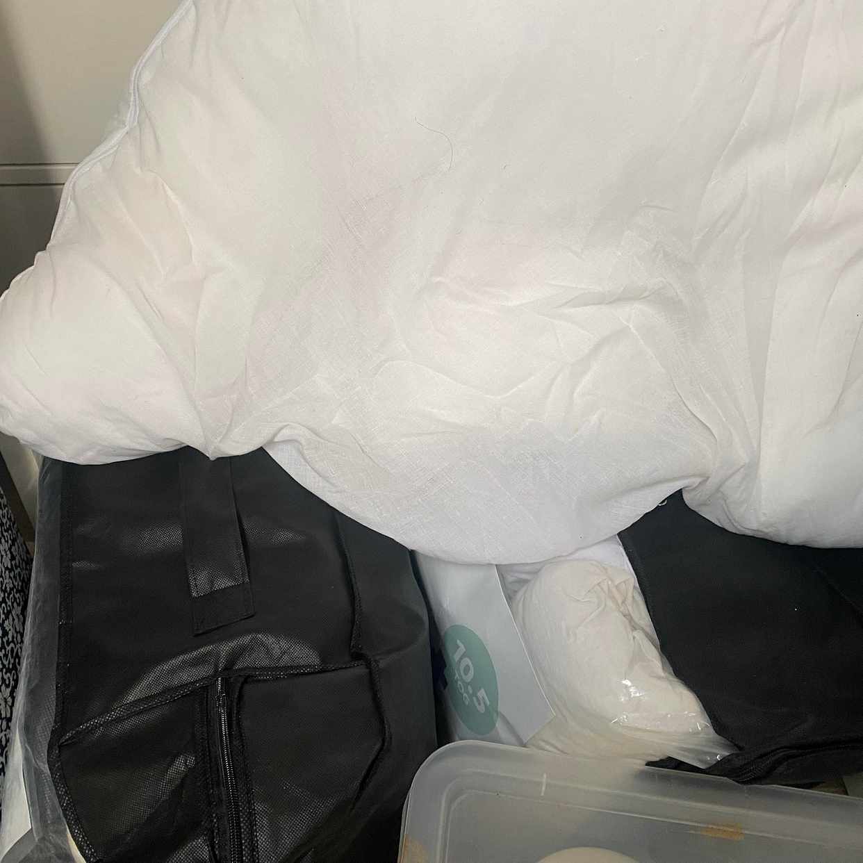 Old bedding, empty boxes London Tiptapp