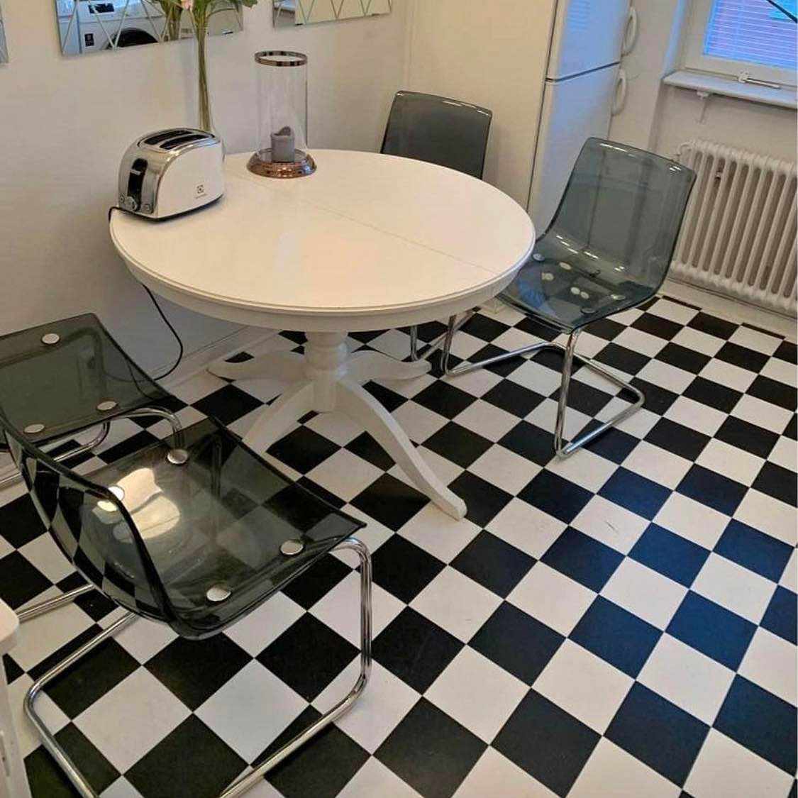 image of Hämta matbord med4 stolar - 