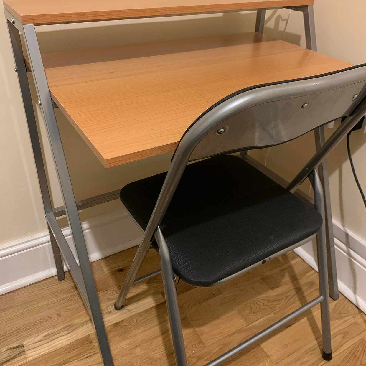 Desk and chair give away London Tiptapp