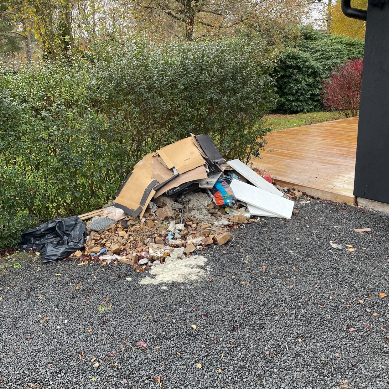 image of Ta bort byggavfall - Höllviken