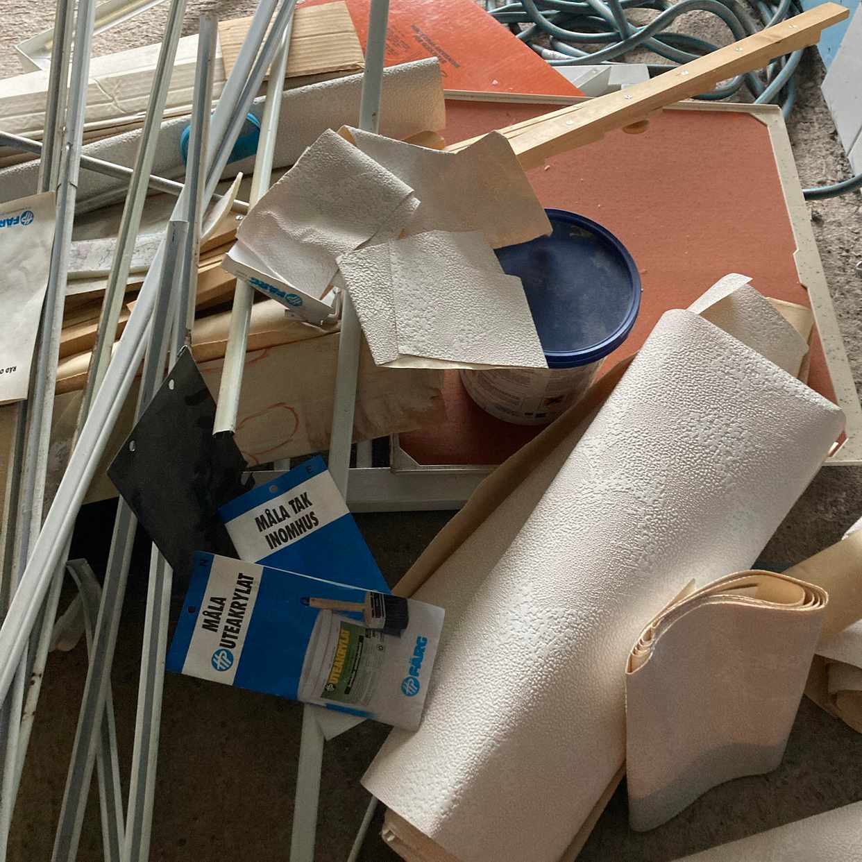 image of pick up of some trash - Täby