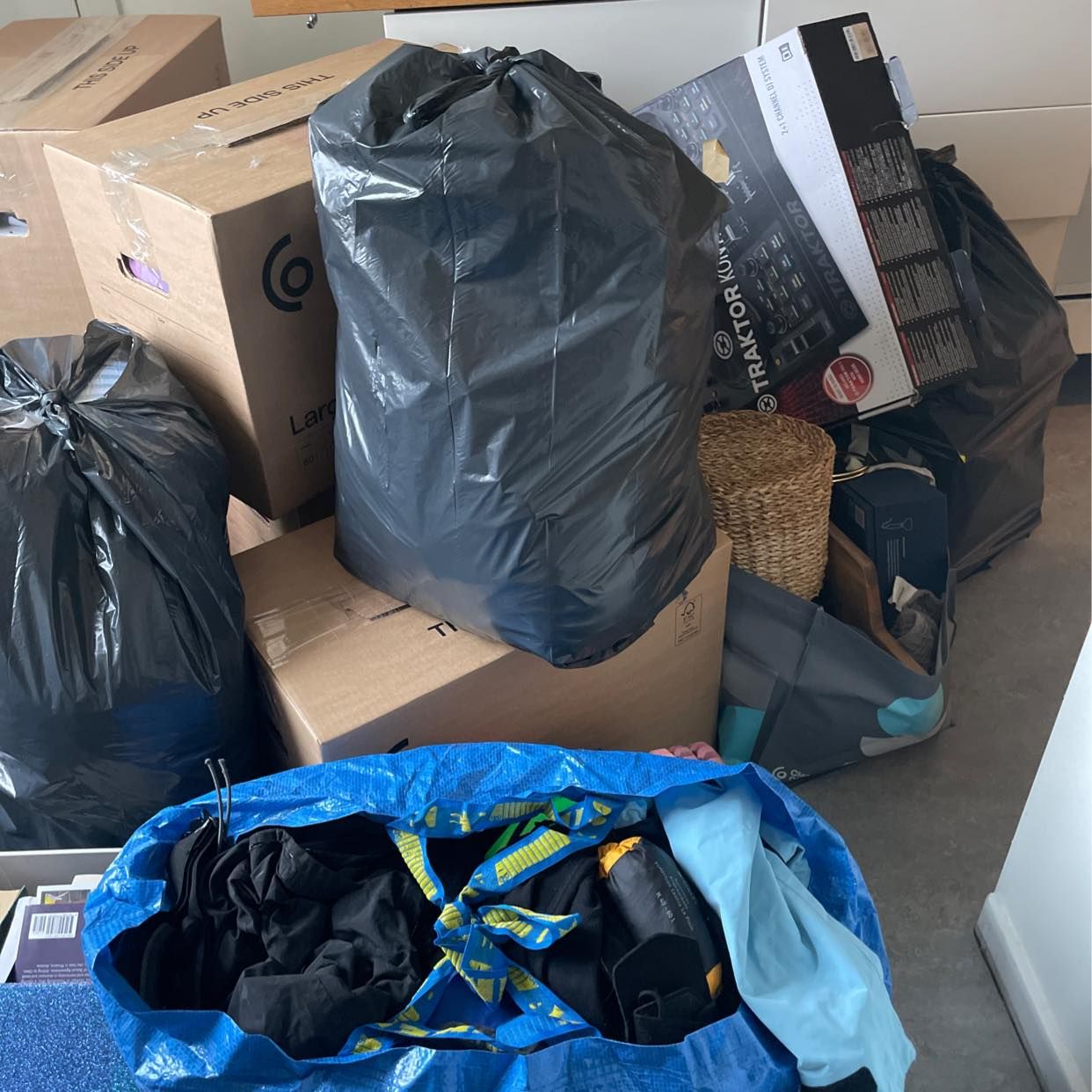 image of Flytta flyttlådor och pås - 
