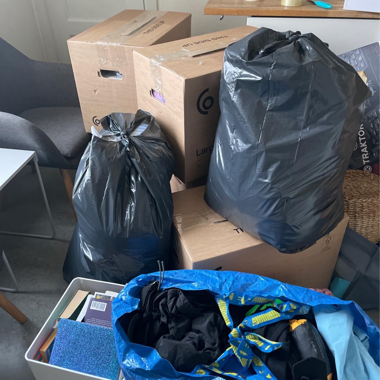 image of Flytta flyttlådor och pås - 