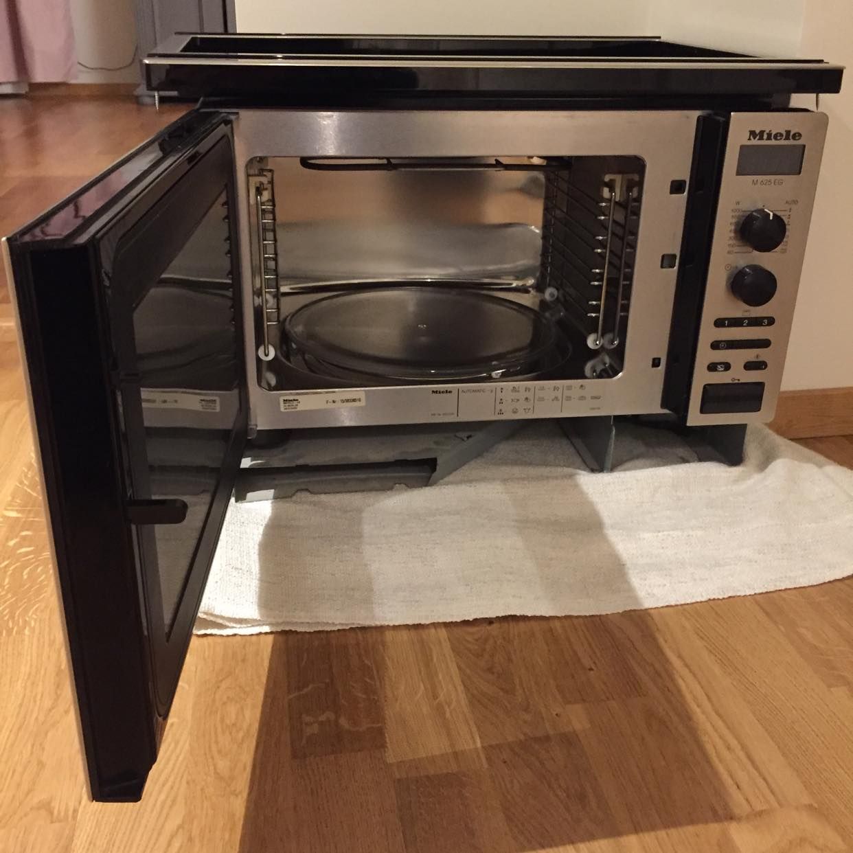 image of Miele microvågsugn - Bandhagen