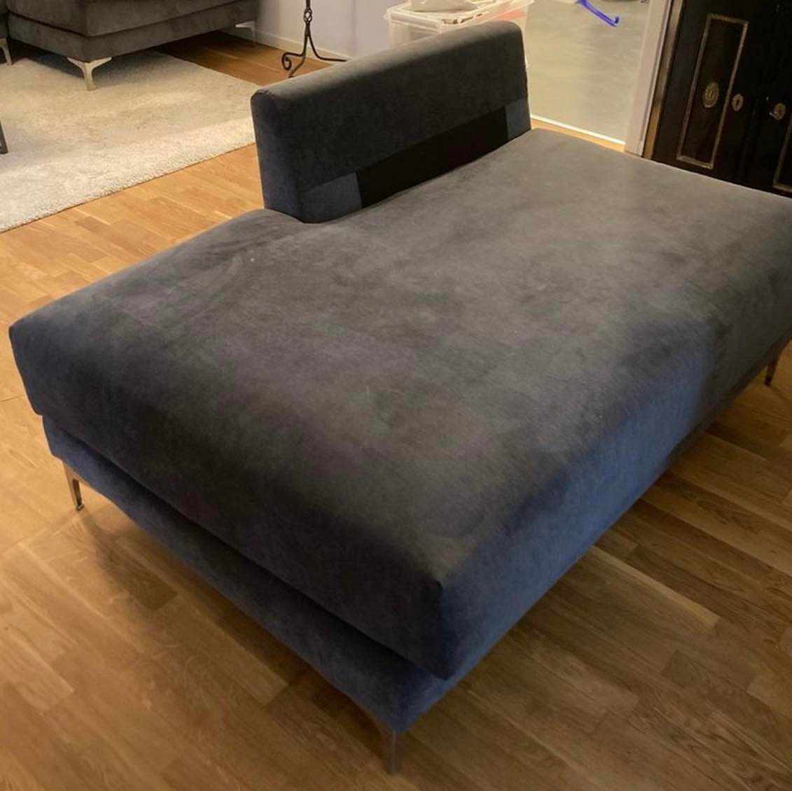 image of Pickup sofa and dropoff - 