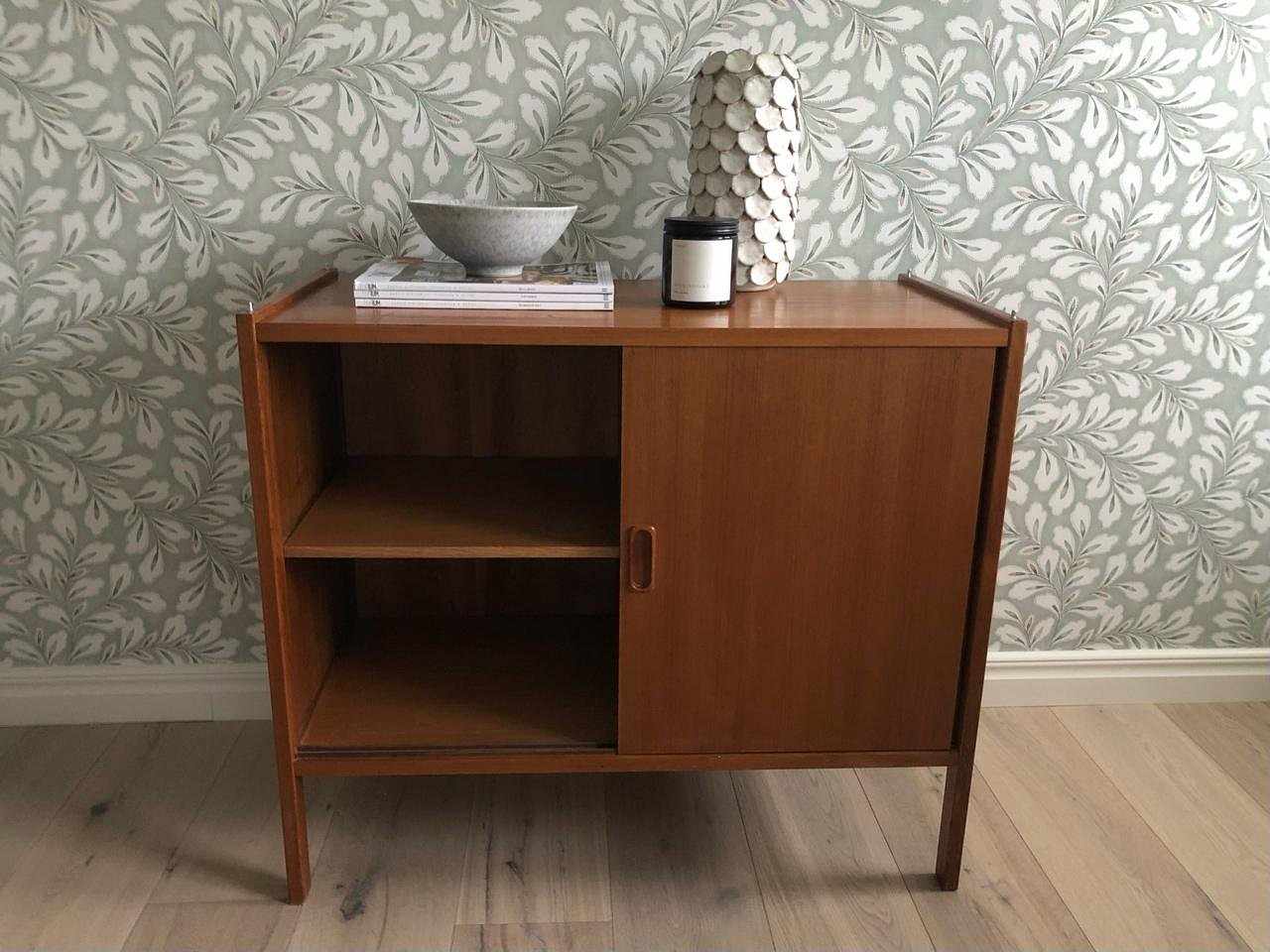 image of Litet sideboard i teak  - 