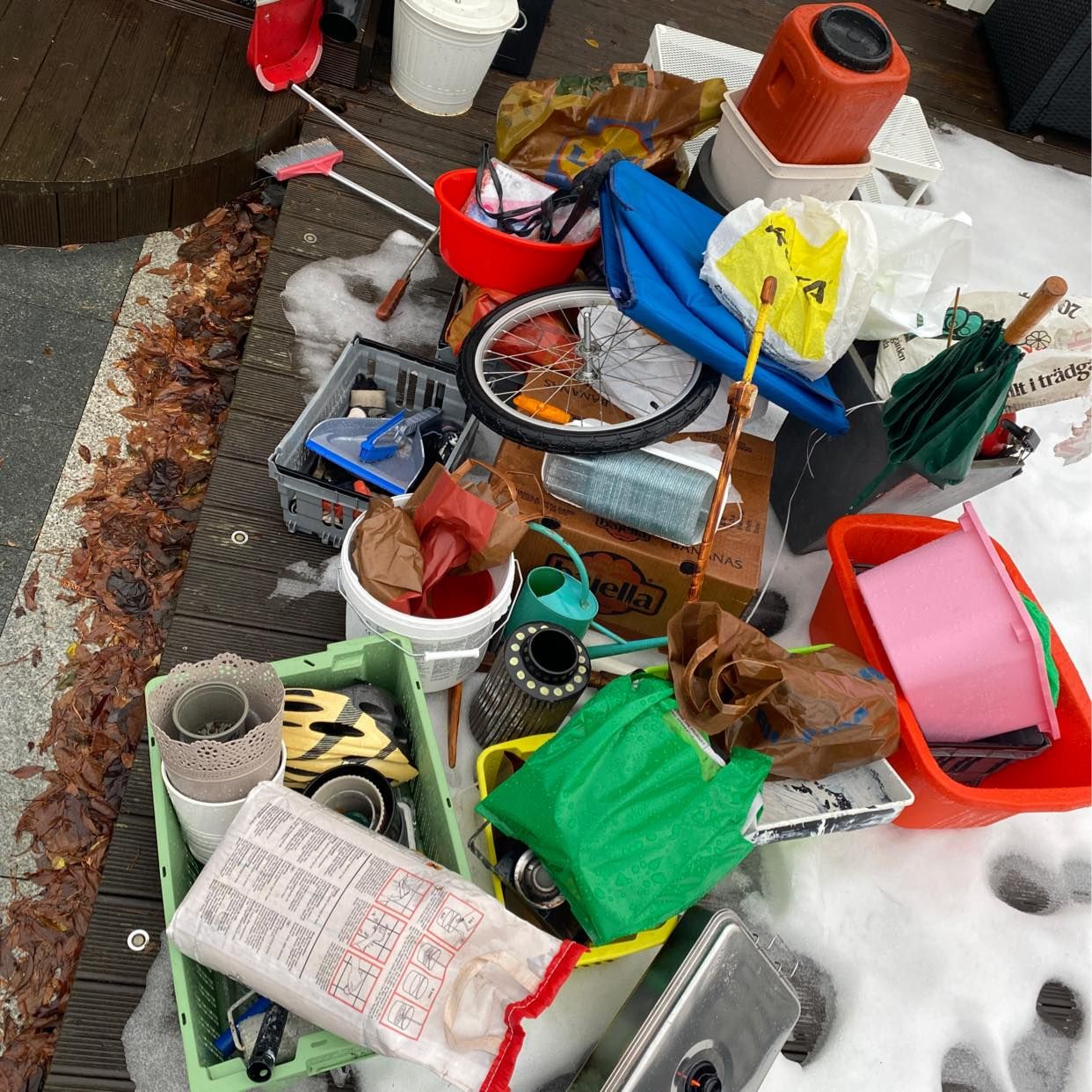 image of Allt på bilden ska kastas - Hässelby