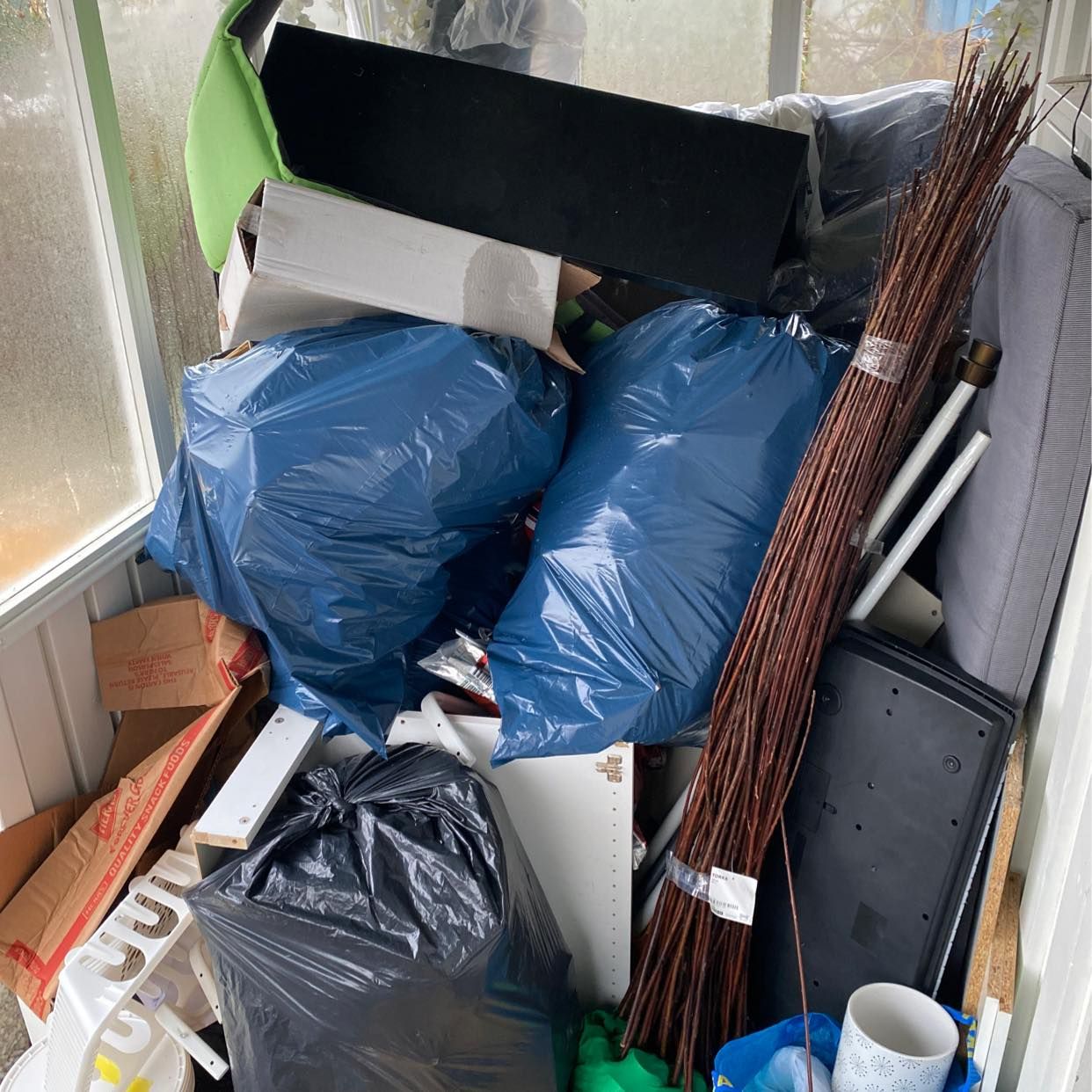 image of Allt på bilden ska kastas - Hässelby