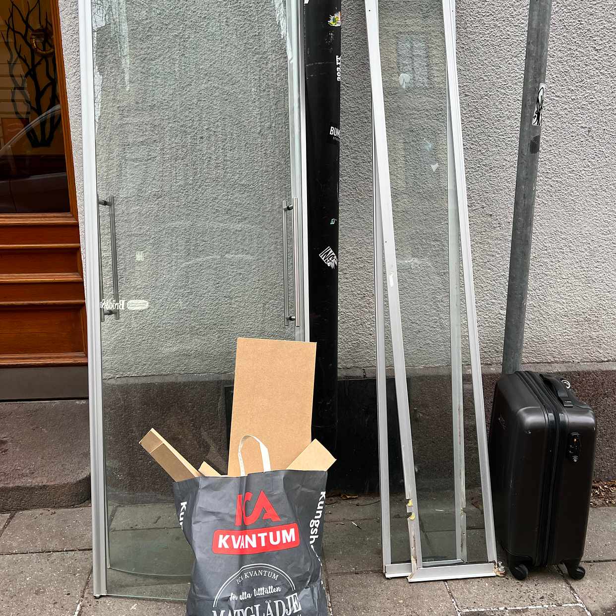 image of Recycle shower doors - Stockholm