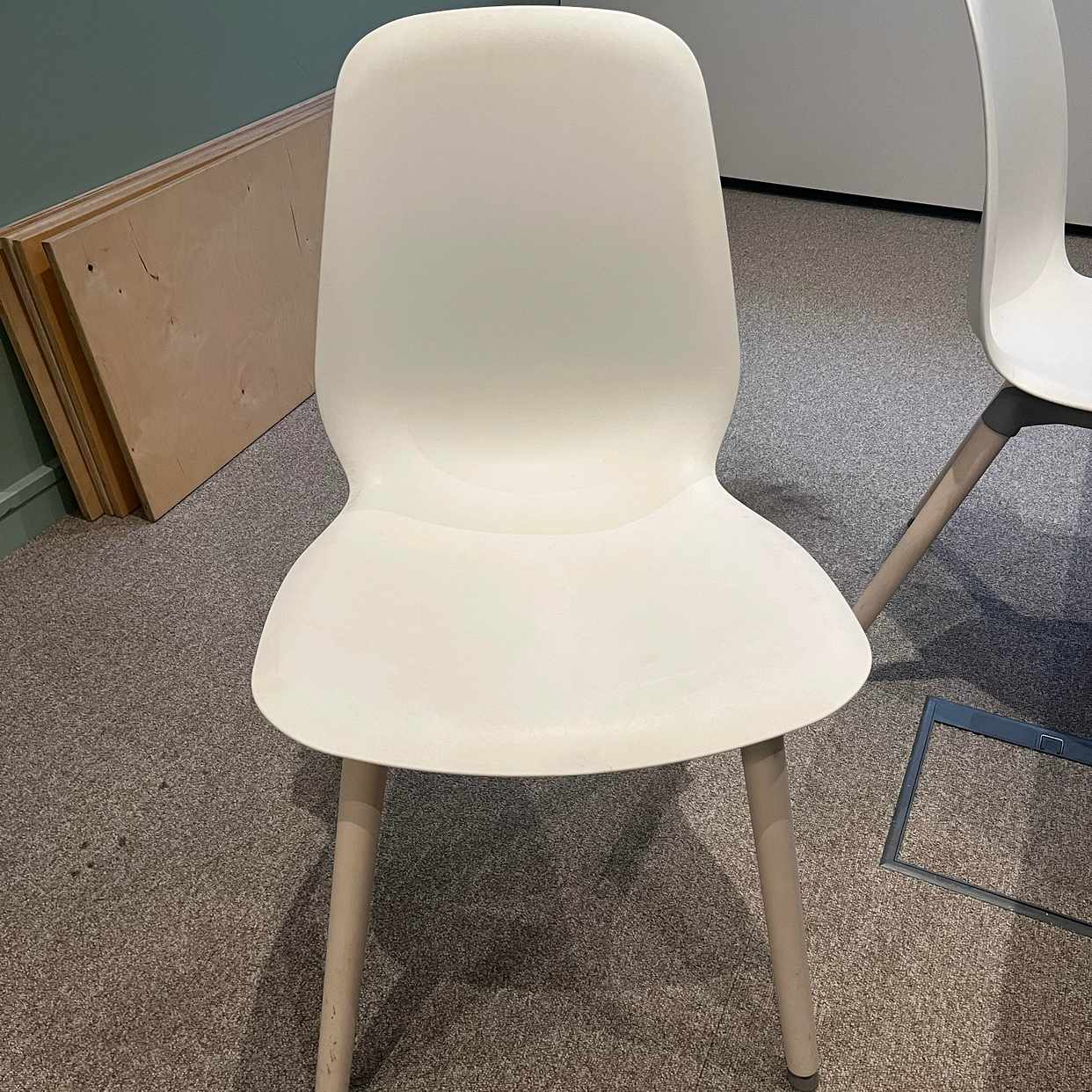 image of 4 stolar bortskänkes - Stockholms Stad