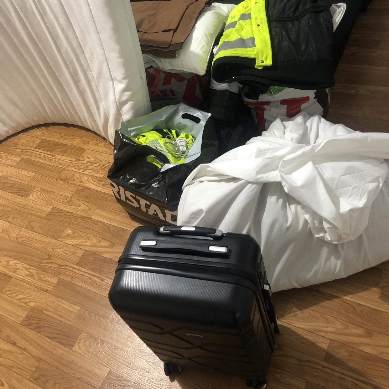 image of Bara tre väska och en mad - 