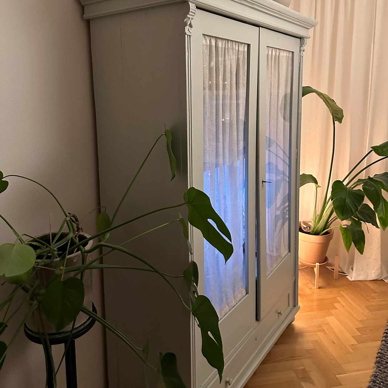 image of Flytta linneskåp - 