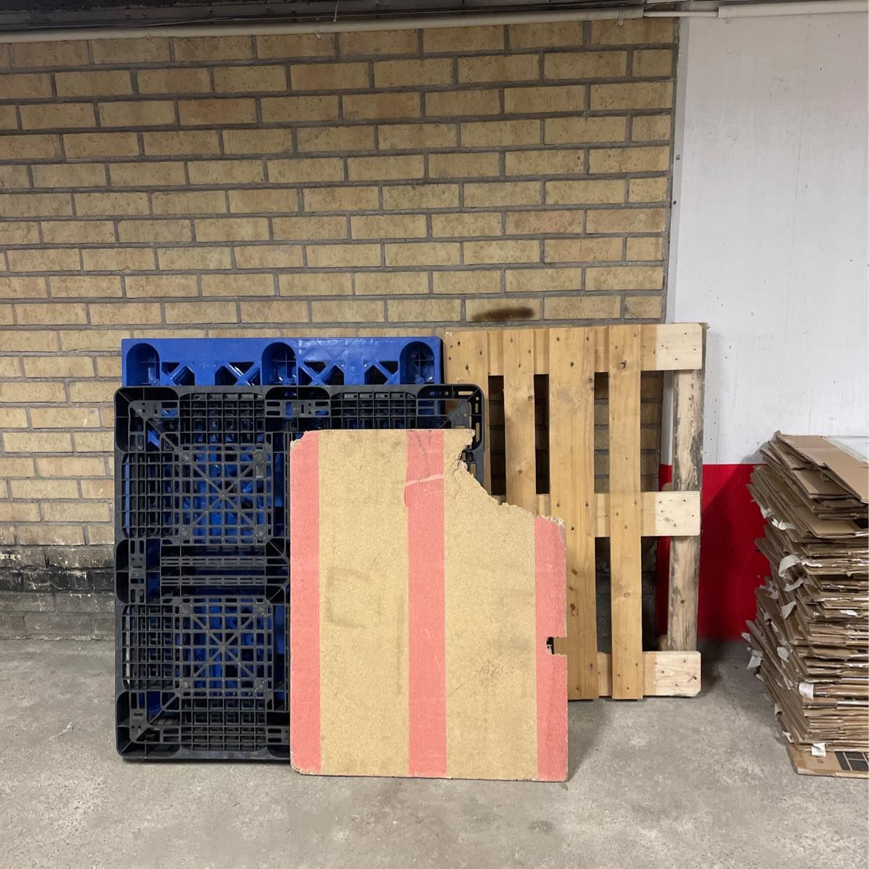 image of Cardboard and pallets - Stockholm