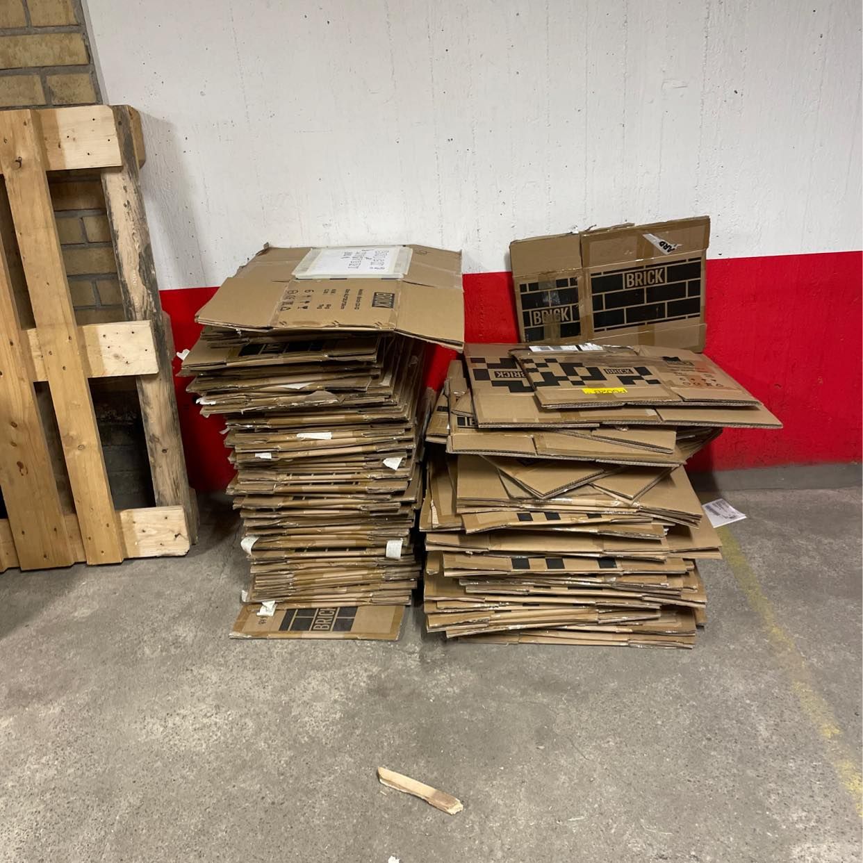 image of Cardboard and pallets - Stockholm