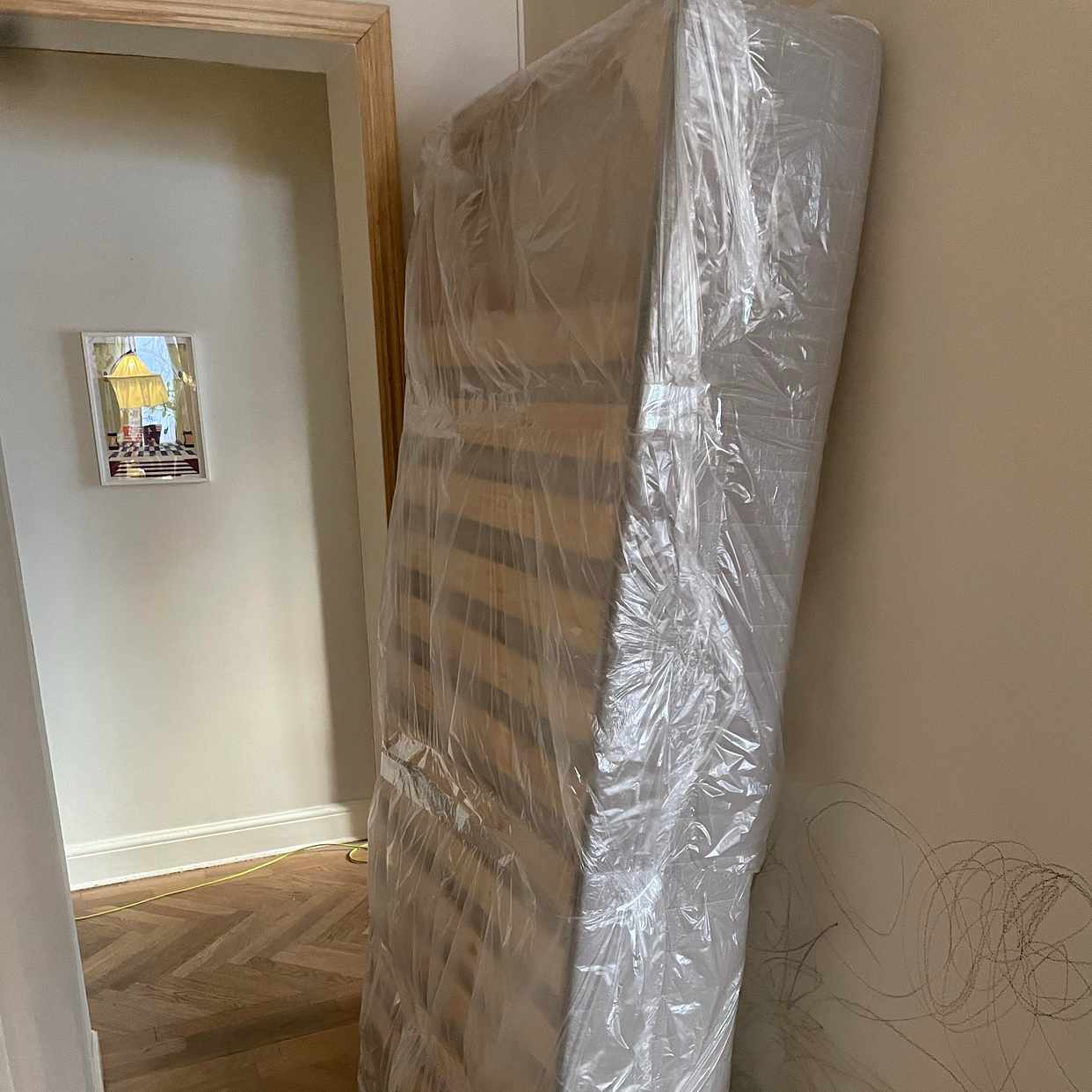 image of Move bed and lamp - 