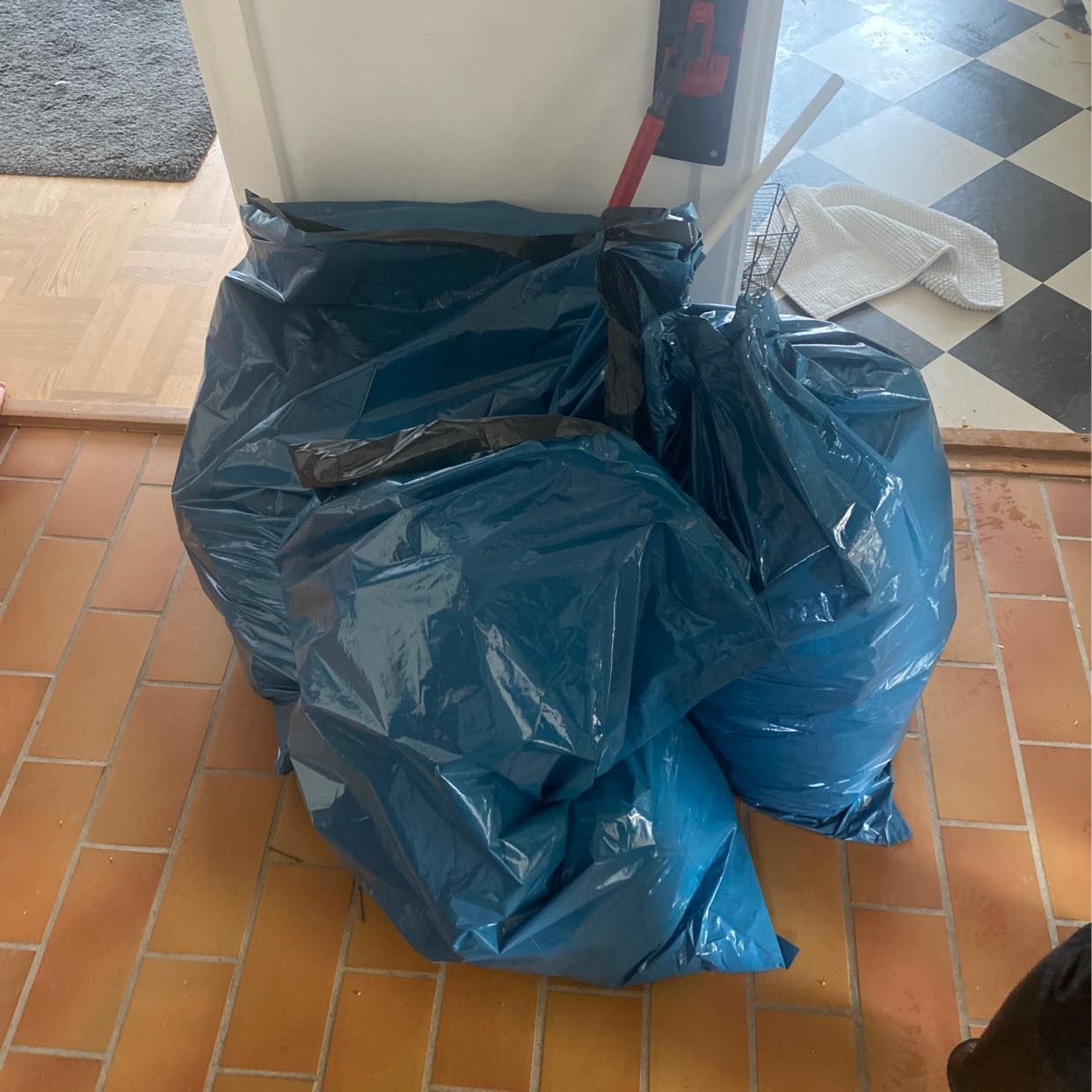image of 3-4 big trash bags - Hägersten