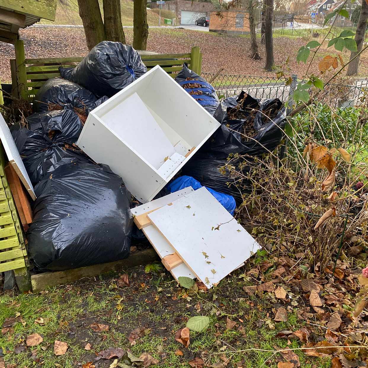 image of Fridge and gardenwaste - Västra Frölunda