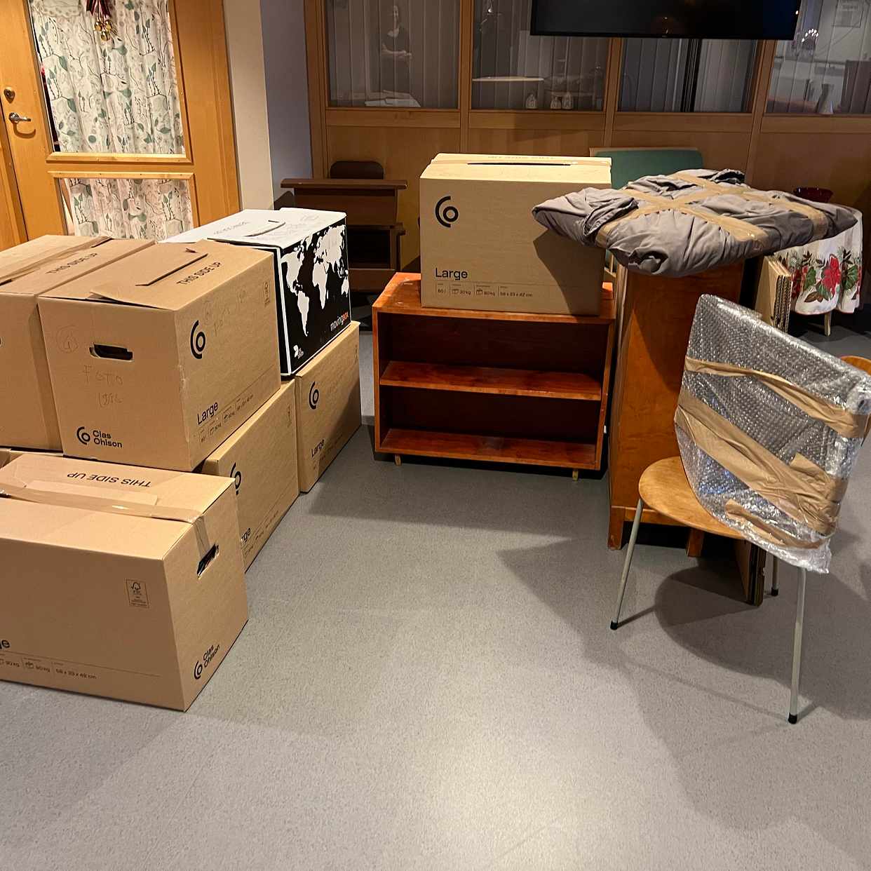 image of Furniture & 8 boxes - 