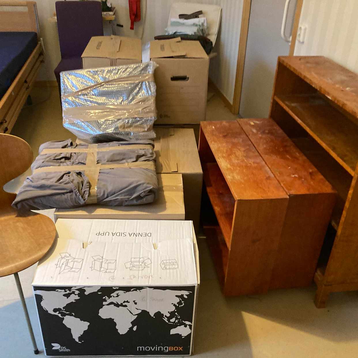 image of Furniture & 8 boxes - 