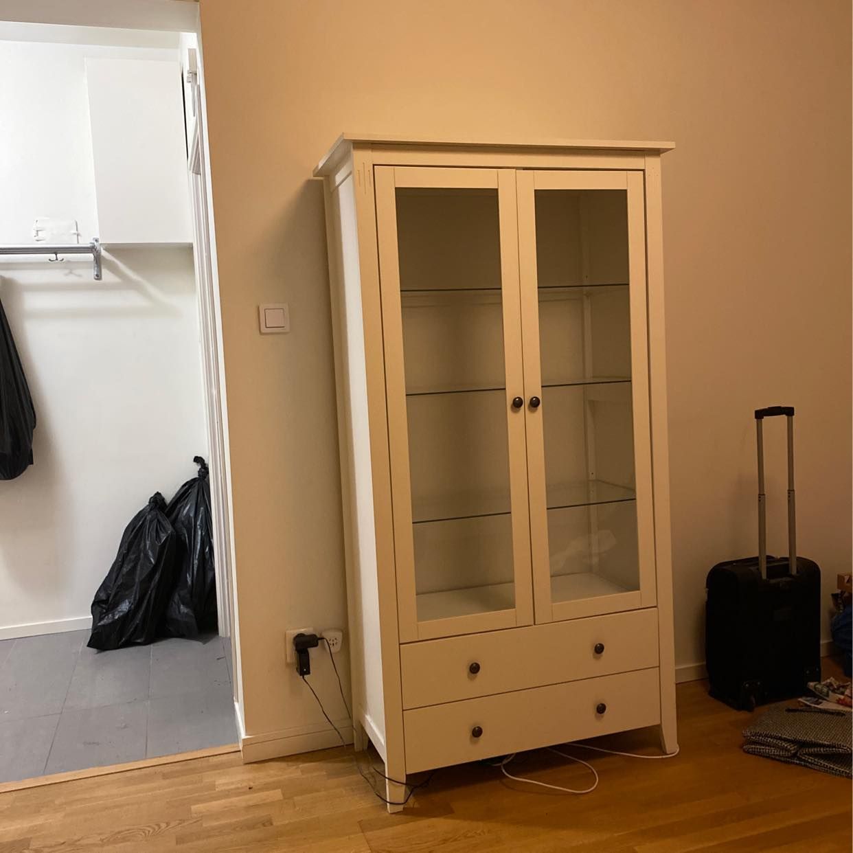 image of Giving away cabinet - Bromma