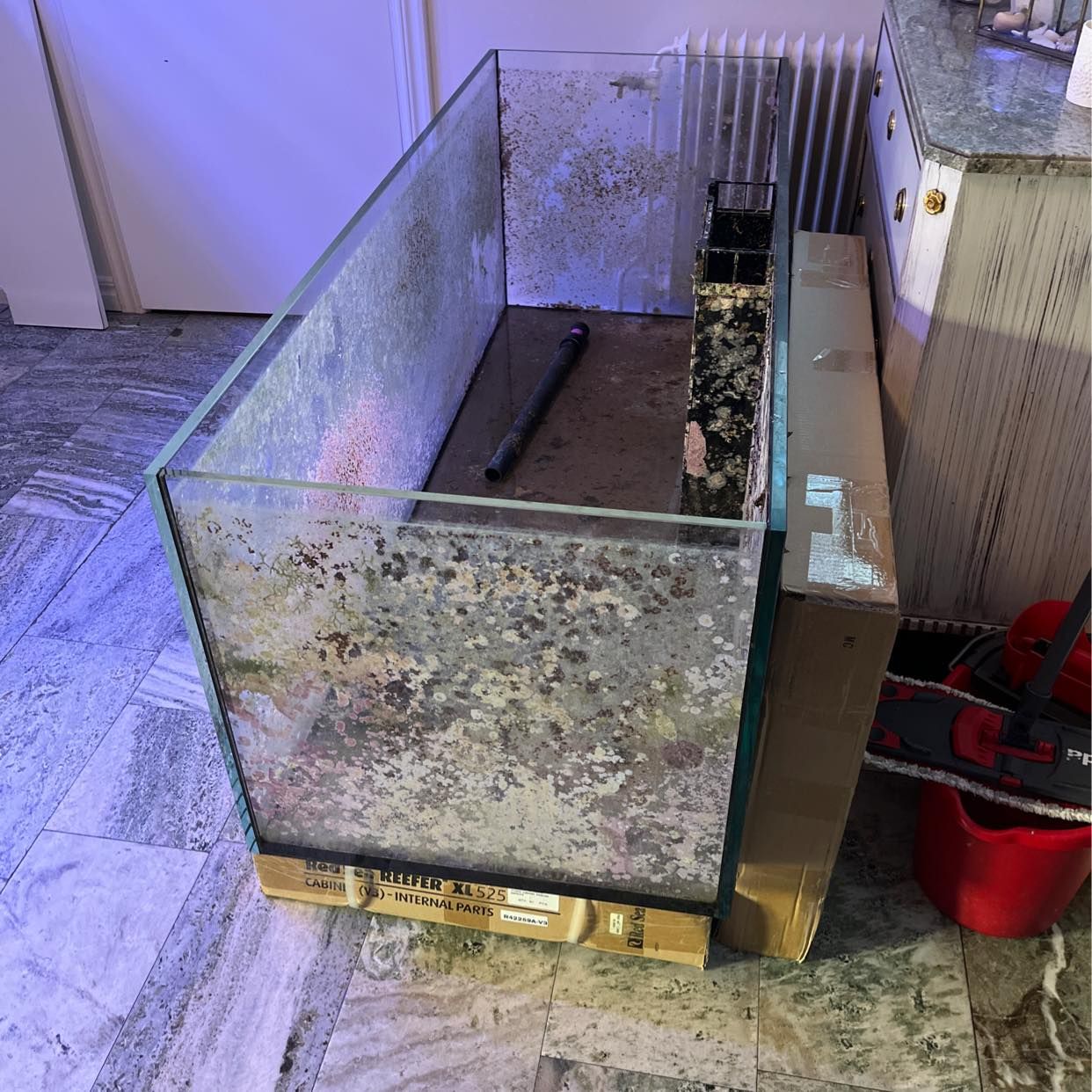 image of Large glas aquarium, wood - Huddinge