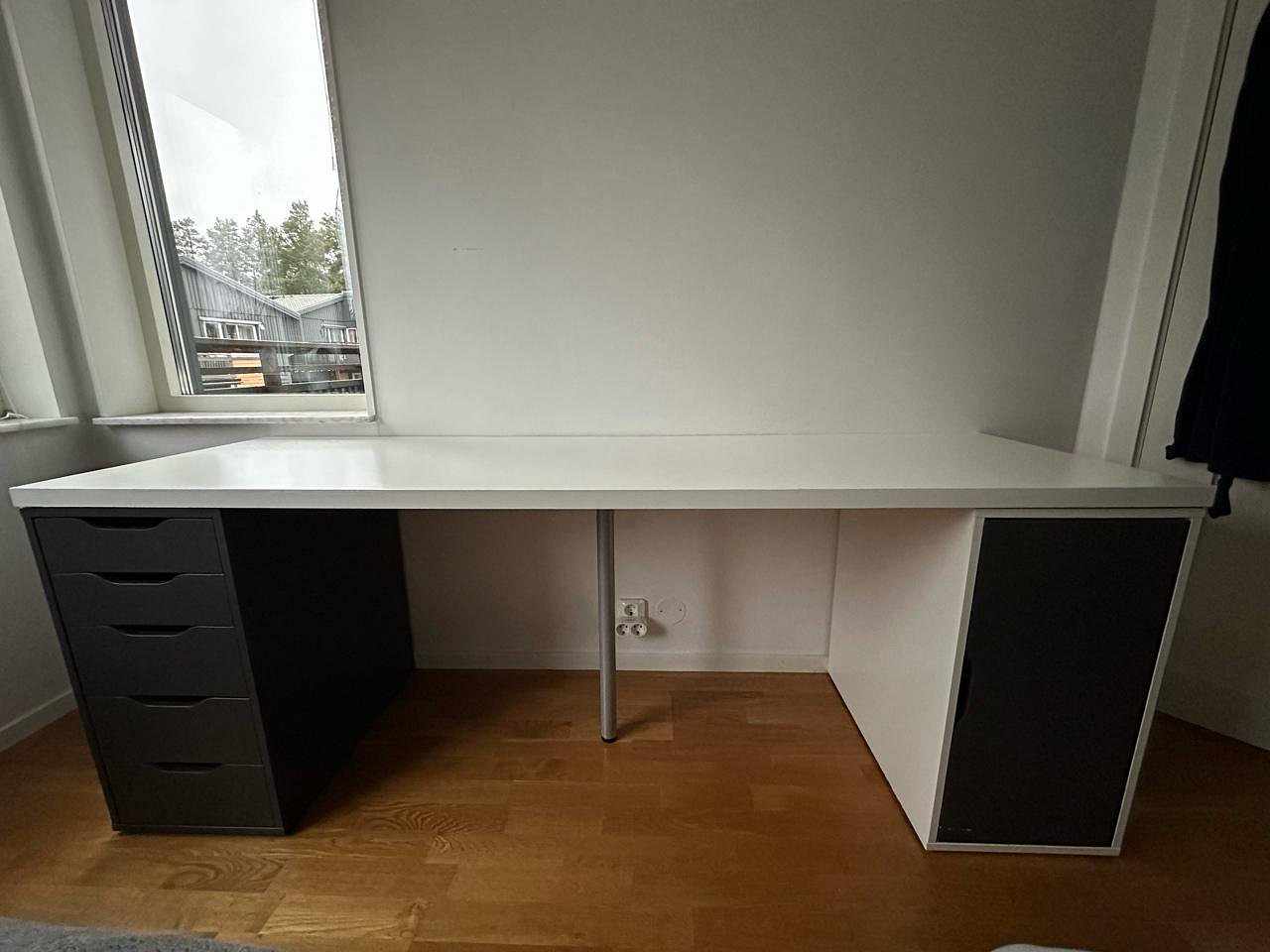 image of Skrivbord från IKEA - 