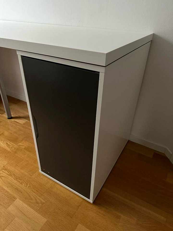 image of Skrivbord från IKEA - 