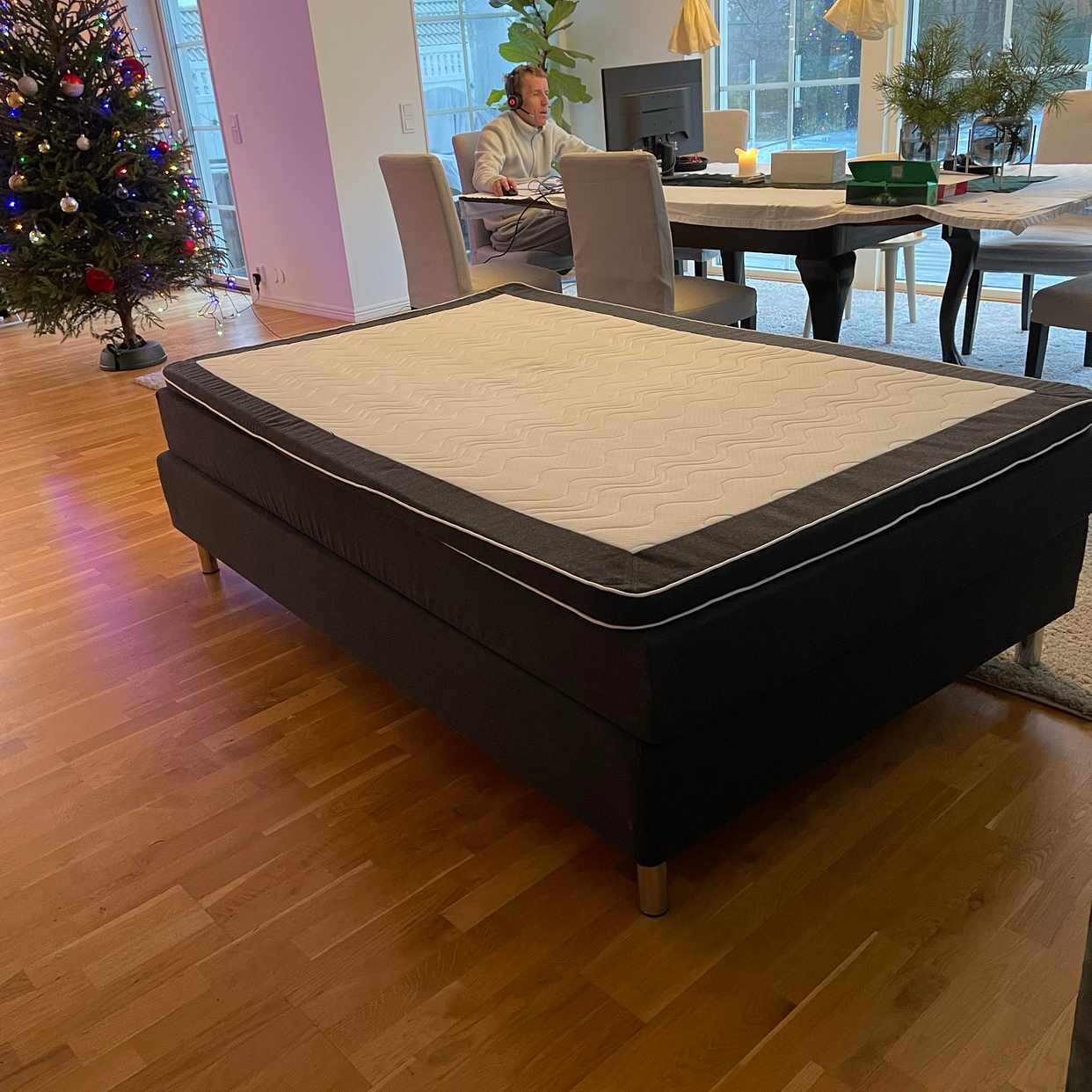 image of Kasta skräp +bära säng - Värmdö