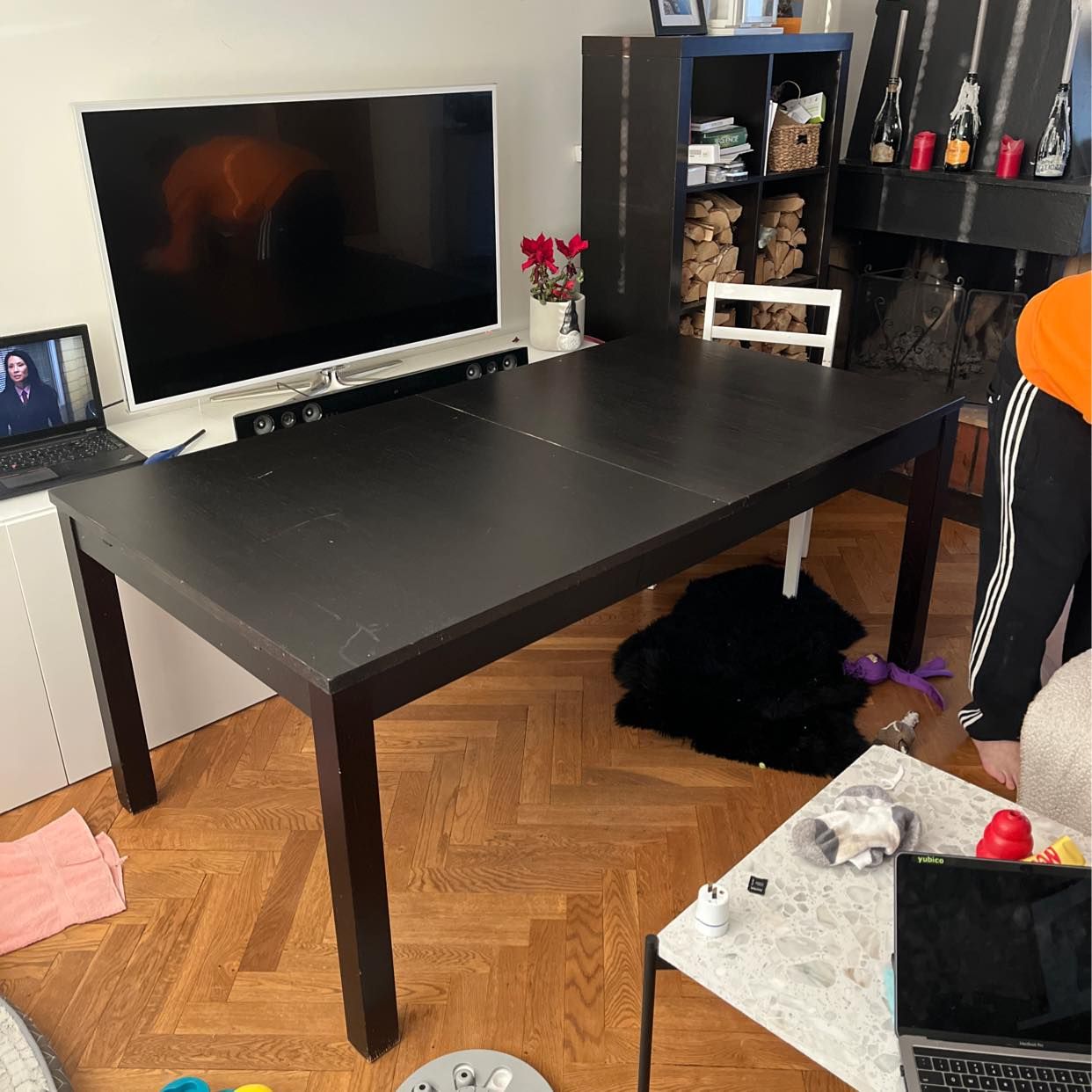 image of Free 8 person black table - Bromma