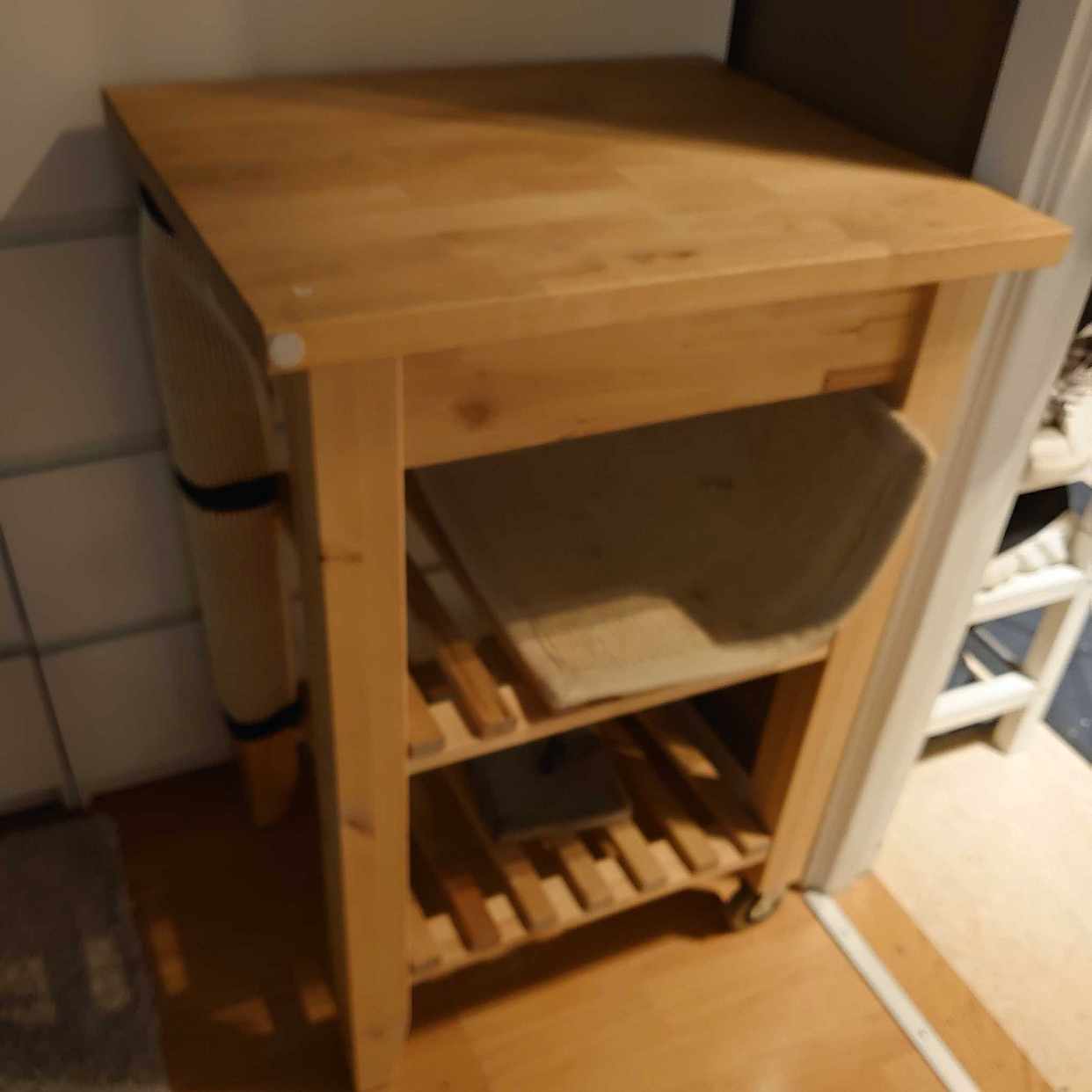 image of IKEA köksö bord BEKVÄM - Älvsjö