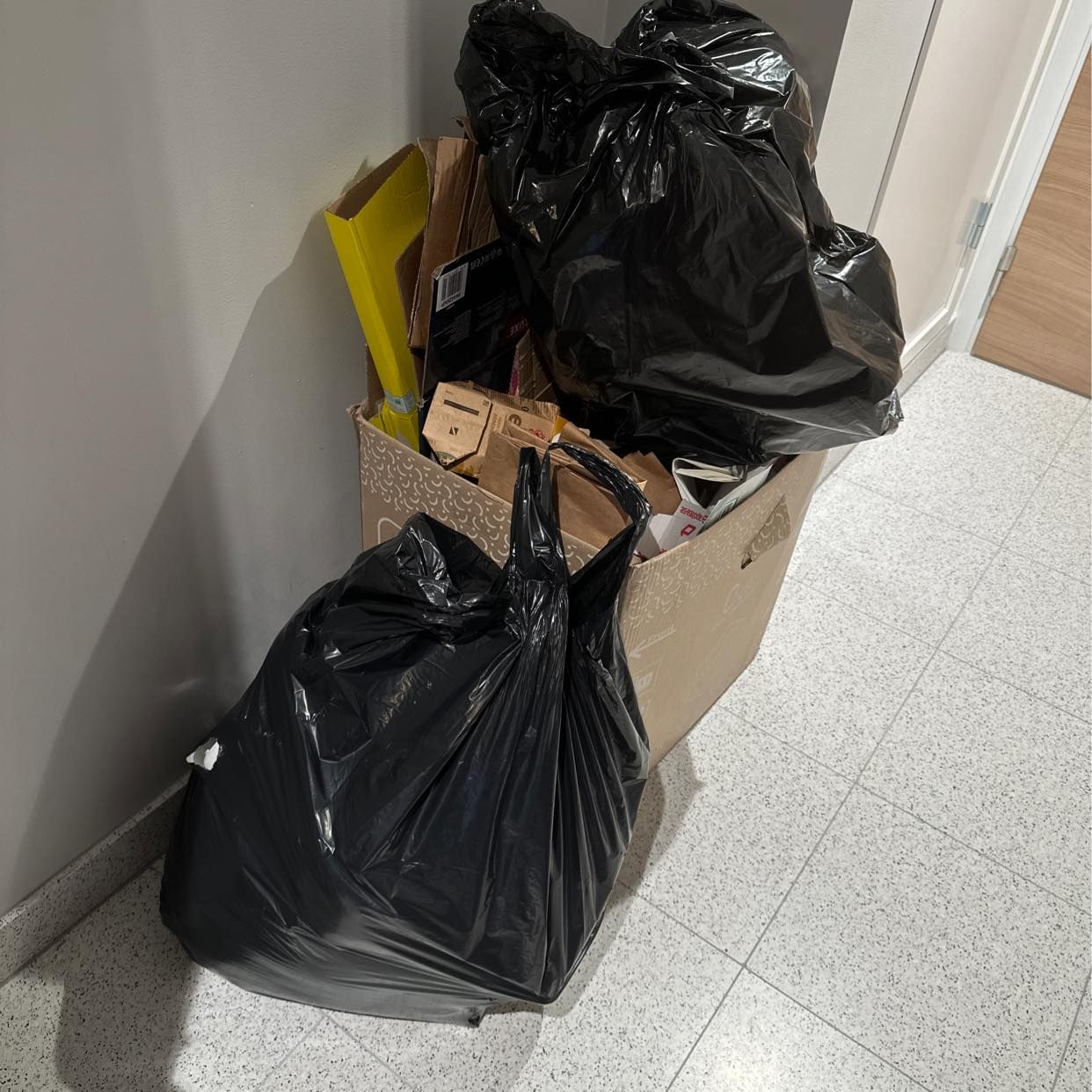 image of Ta skräp till återvinning - Saltsjö-Boo