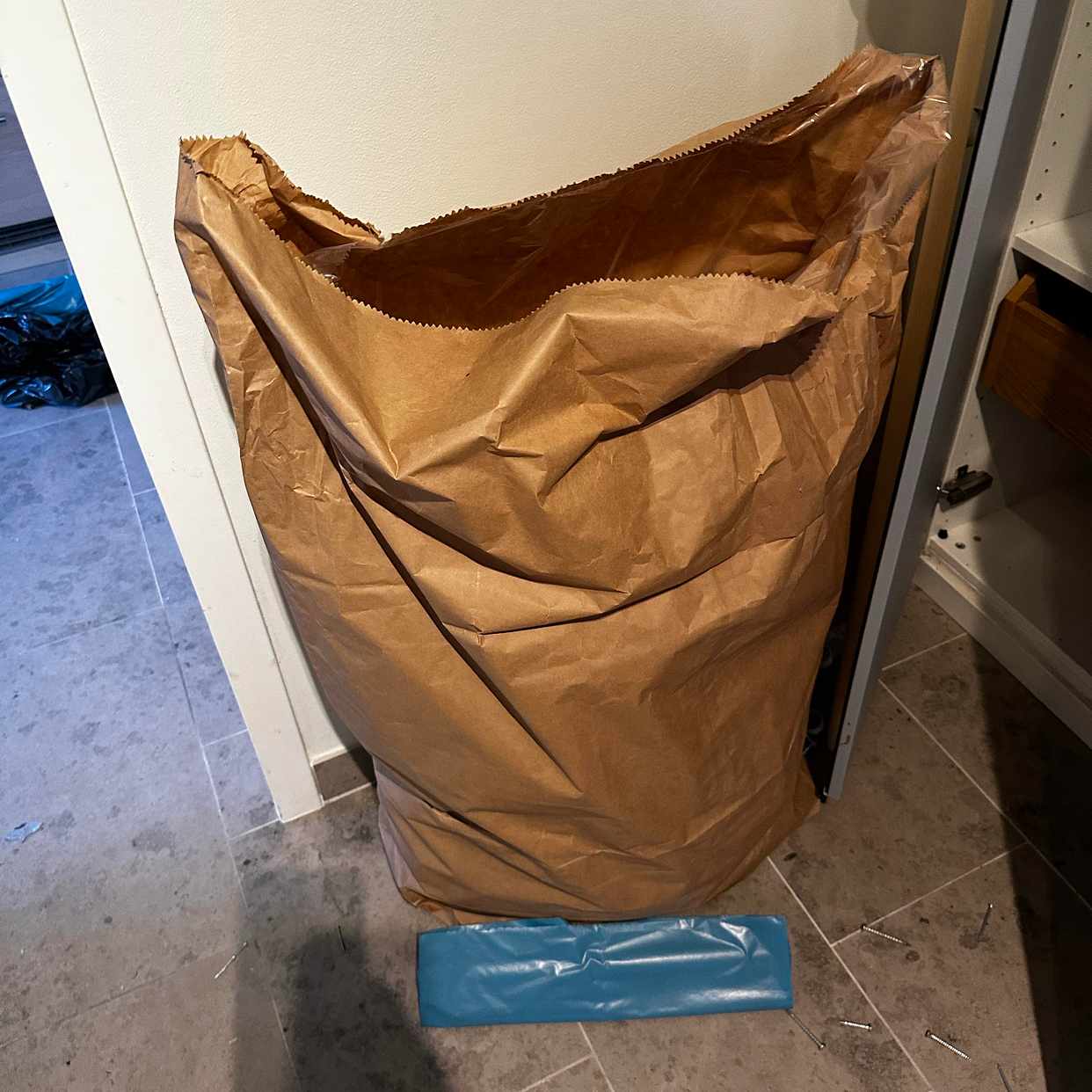 image of Hämta upp skräp som kasta - Stockholms Stad